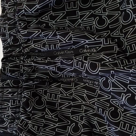 Calvin Klein Womens Shorts - Picture 3 of 6